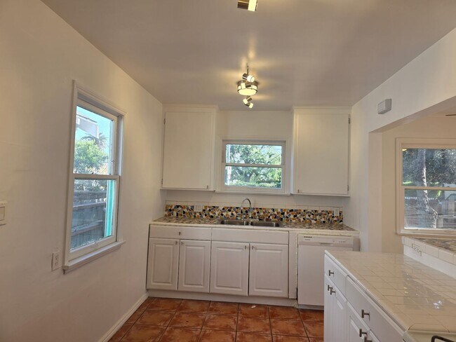Building Photo - 311 Windward Ave