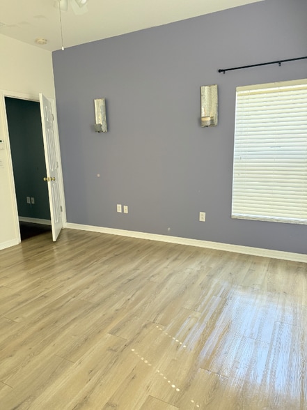 Building Photo - 305 E Hanlon St