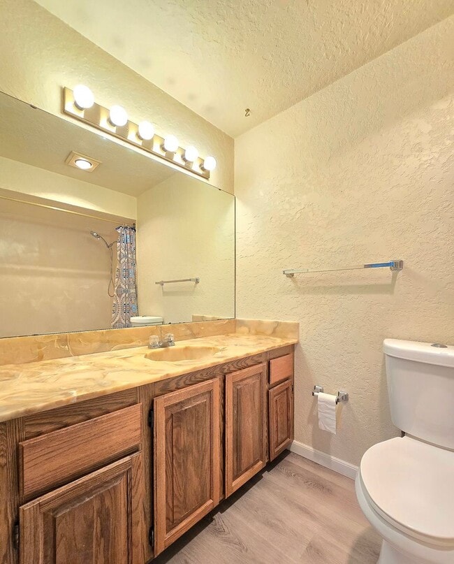 Building Photo - 2 Bedroom Home in Everett  Pet Friendly!