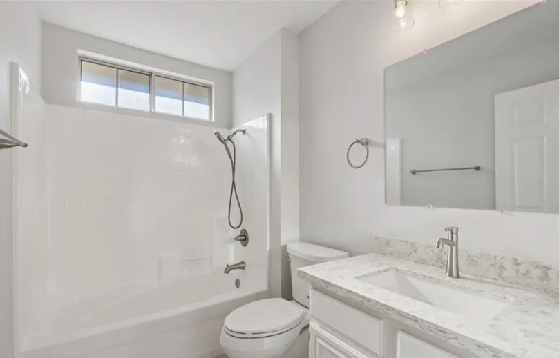 Building Photo - 16021 Augusta Dr