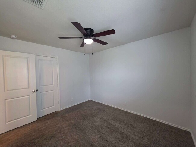 Building Photo - Ready Now – Freshly Painted & Move-In Ready!