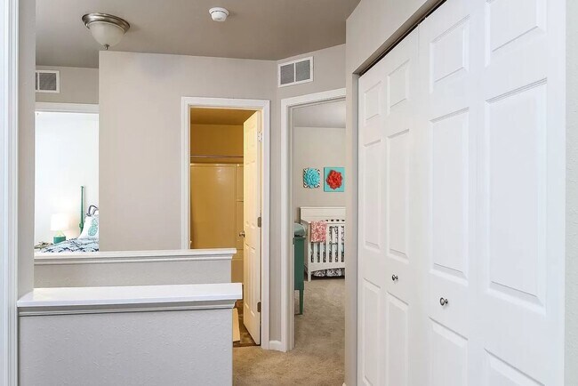 Building Photo - Immediate Occupancy Available!