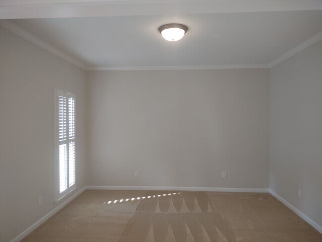 Building Photo - Beautiful and Charming! You Want it and Th...