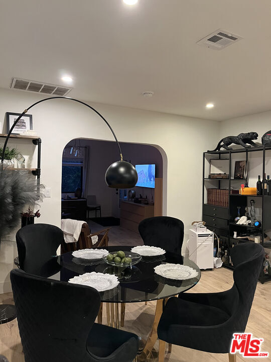 Building Photo - 643 N Vista St