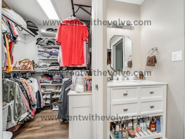 Building Photo - 19 Stone Bridge Dr