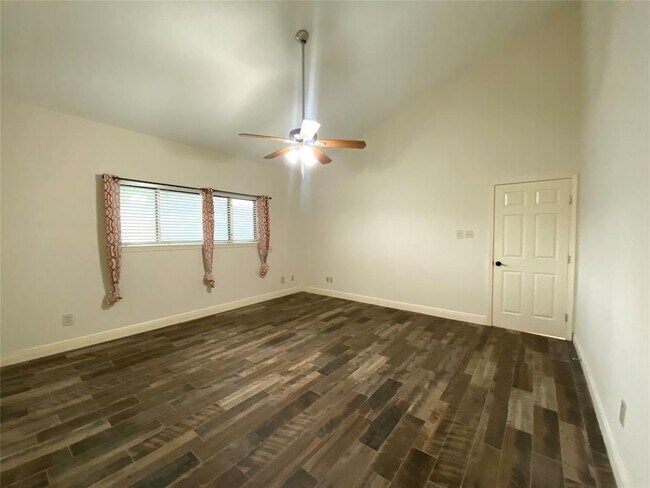 Building Photo - 14803 El Miranda Dr