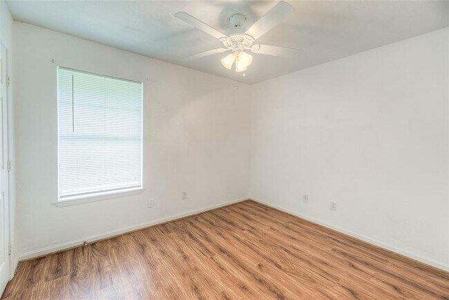 Building Photo - 150 Dogwood St