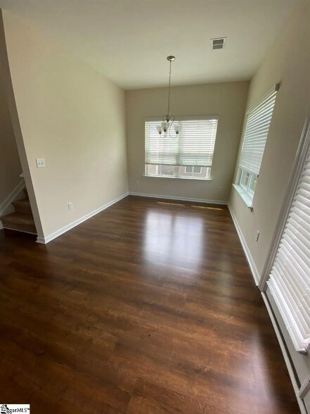 Building Photo - 305 Castleton Cir