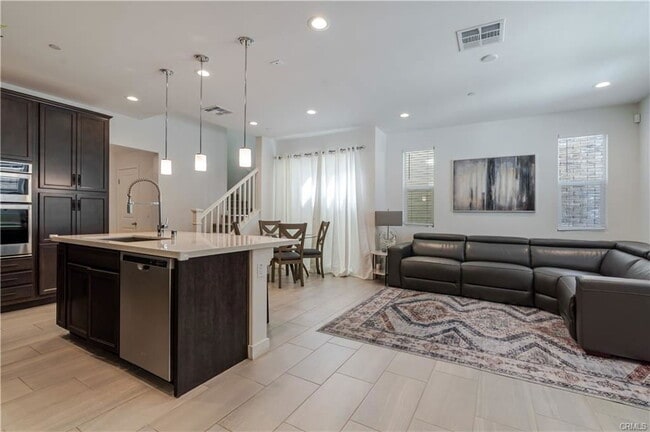 Building Photo - 624 Daniel Freeman Cir