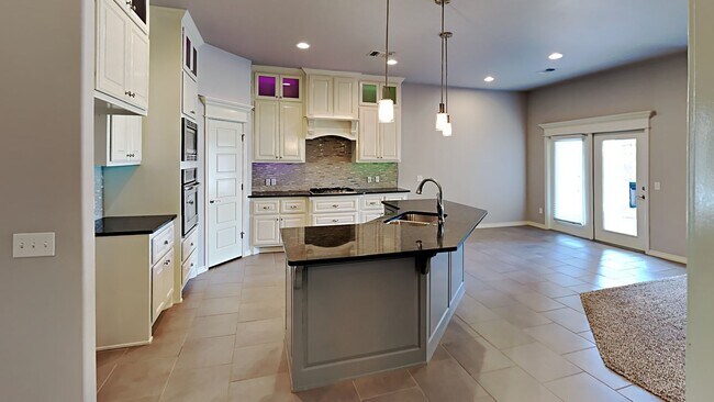Building Photo - Beautiful 4 Bed 2 Bath Home in Mustang Sch...