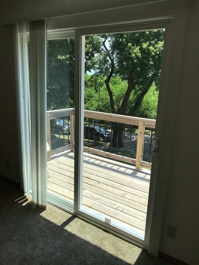 Building Photo - 4728 Seward St