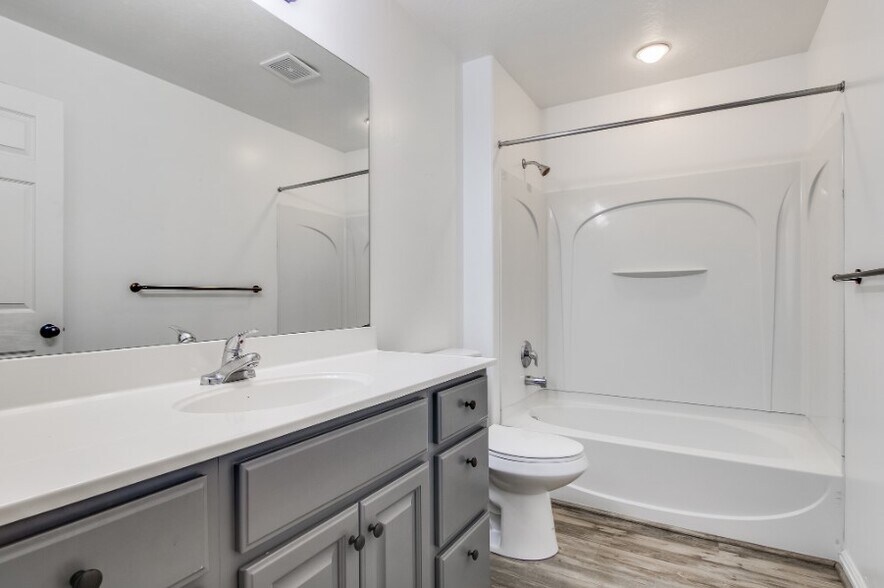 Building Photo - 467 S 2550 W