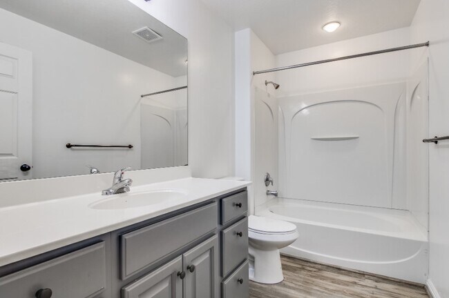 Building Photo - 467 S 2550 W