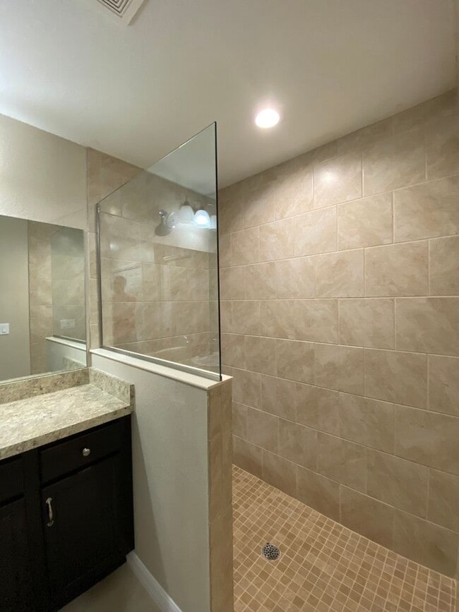 Building Photo - Custom Home - Desirable SW Dunnellon Neighborhood 3/2/2 **Won't Last**Available Soon!