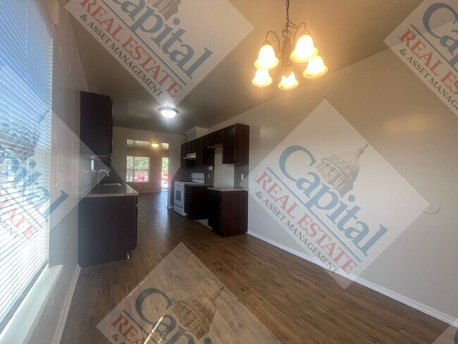 Building Photo - Beautiful 4 Bedroom