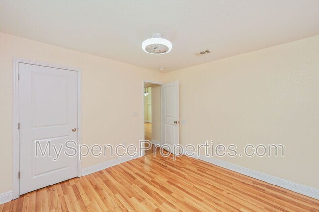 Building Photo - 618 Territory Ln