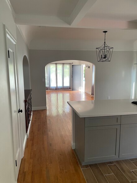 Building Photo - 845 N Kilkea Dr