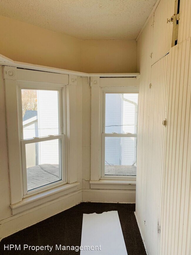 Building Photo - 3 br, 1 bath House - 445 N. Union