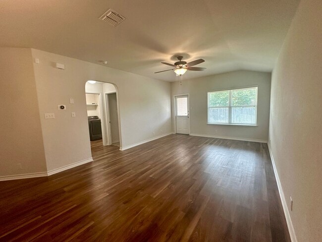 Building Photo - Fantastic Amenities ~ 4/2 Single Story w/ Refrigerator/Washer/Dryer Included ~