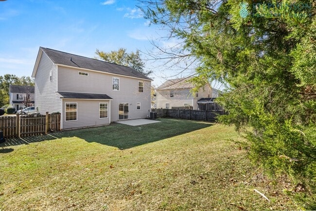 Building Photo - Fully Remodeled in Nov 2025!