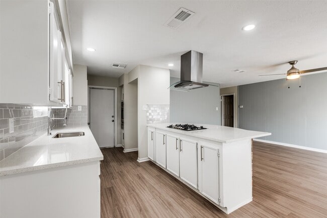 Building Photo - 5426 Fairgreen Ln