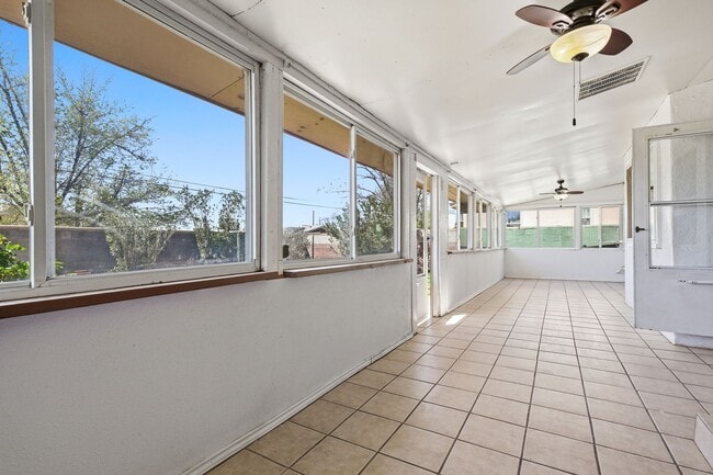 Building Photo - Three Bedroom Home with Bonus Room