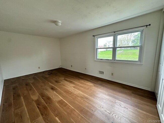 Building Photo - 26 Silo Ln