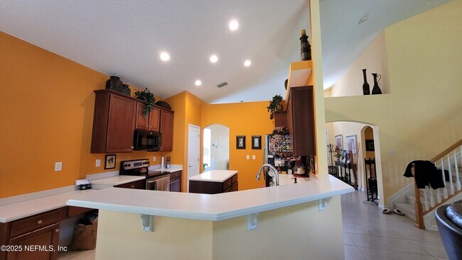 Building Photo - 8247 Hedgewood Dr