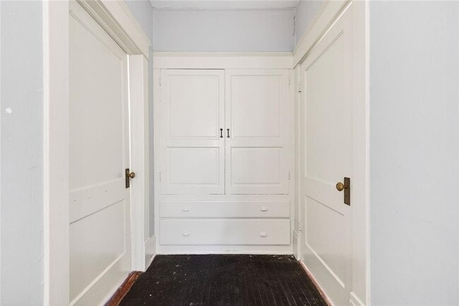 Building Photo - 300 Oxford Pl NE