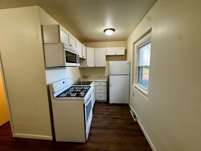 Building Photo - 1811 13th Ave