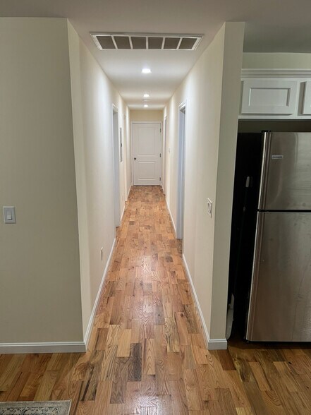 Building Photo - 136 Cooper St