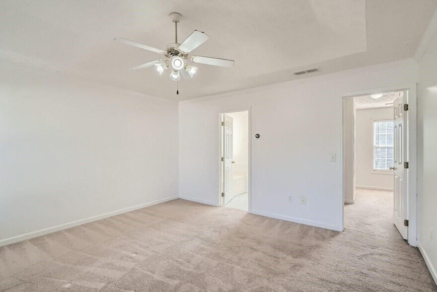 Building Photo - 391 Lake Valley Dr SW