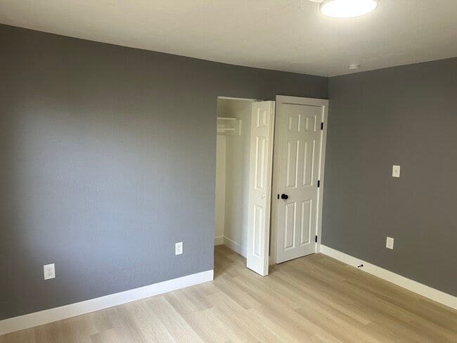 Building Photo - SMRSB