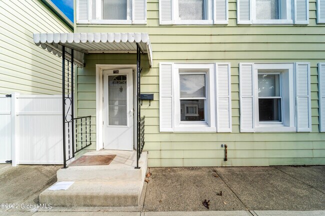 Building Photo - 2316 4th Ave