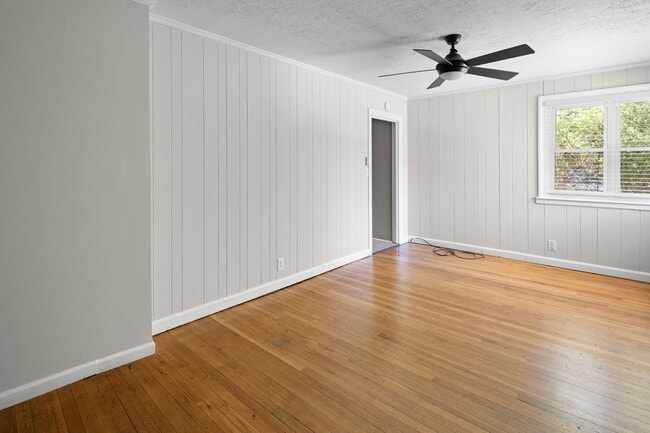 Building Photo - Lovely Two-Story West Asheville Apartment