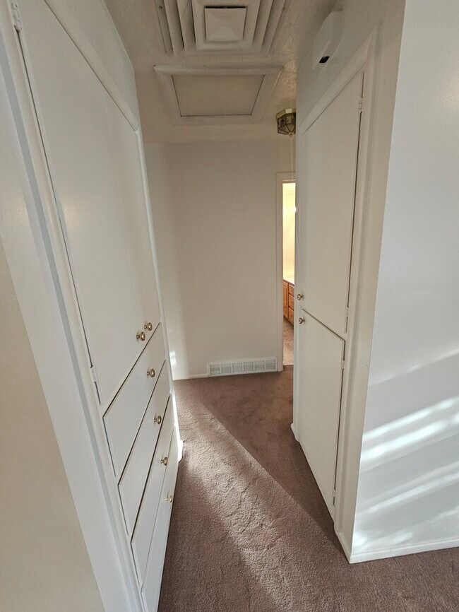 Building Photo - 4 bed 2 bath Home in Murray