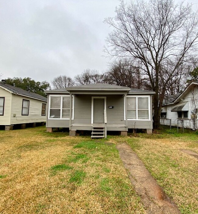 Primary Photo - 3 Bedroom 1 Bath Home in Bossier City! - S...