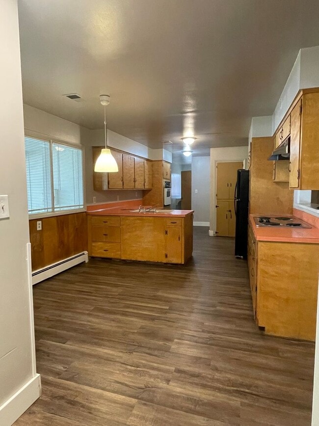 Building Photo - STUDENTS WELCOME! Sprawling Ranch Style 3 Bedroom 3 Bath Home w/ finished basement in Midtown For...