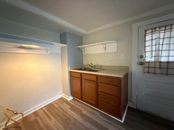 Building Photo - 1447 Tait St