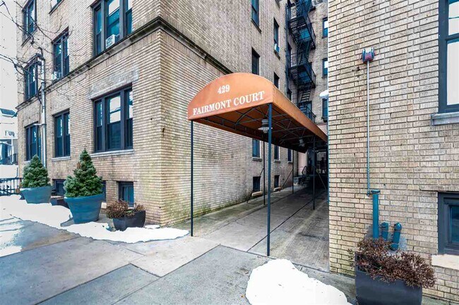 Building Photo - 429 Fairmount Ave