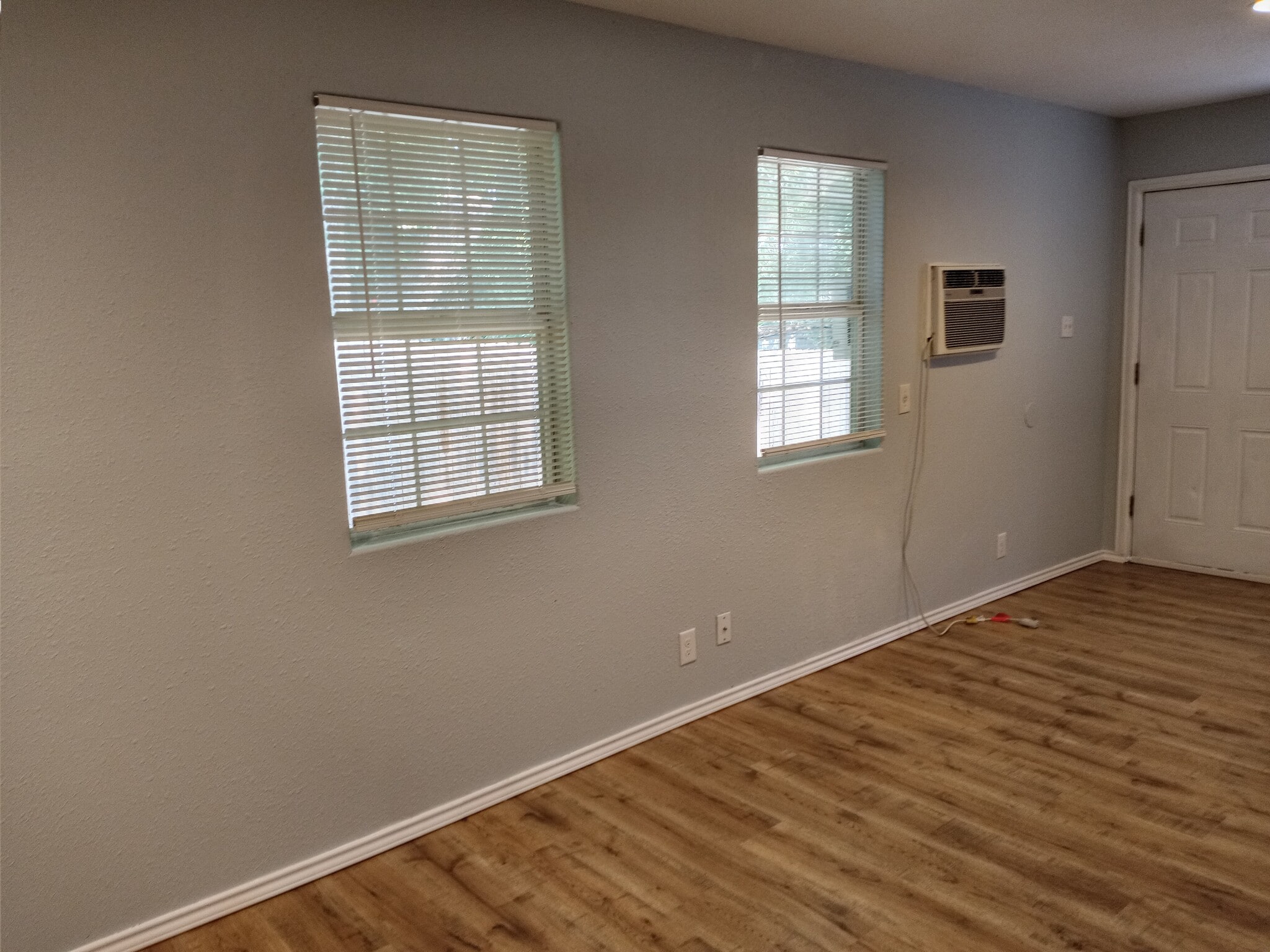 livingroom - 513 Wolf St