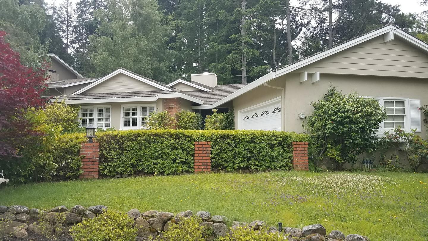 Building Photo - Spacious updated 3BR home with deck & chef’s Kitchen