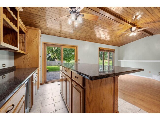 Building Photo - 1008 3rd St NE