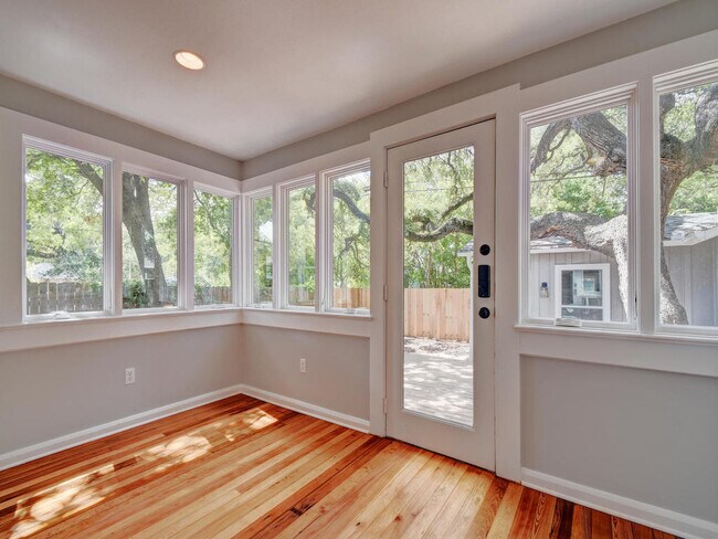 Building Photo - UT PRE-LEASE: Luxury 4 bedroom home in Wes...