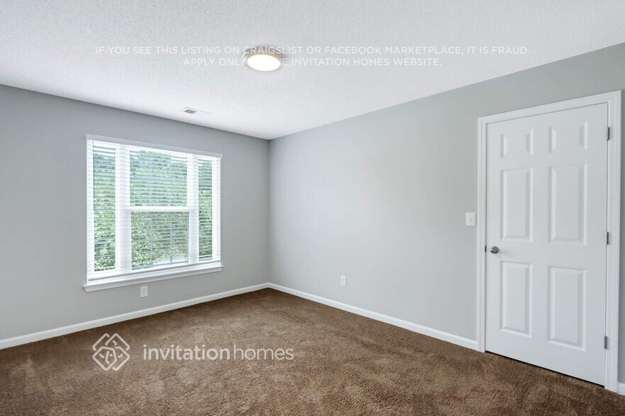 Building Photo - 9823 Dauphine Dr