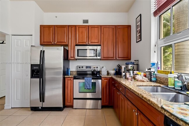 Primary Photo - 3001 NE 185th St