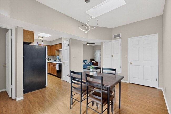 Building Photo - NE 2 Bedroom 2 Bath with Garage