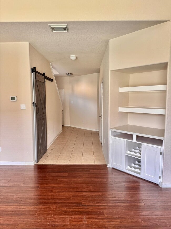 Building Photo - 3947 Calgary Cir