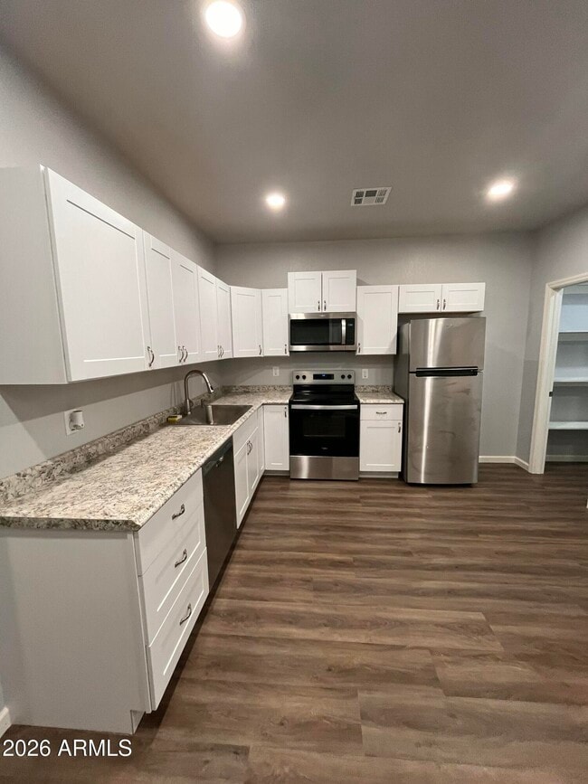 Building Photo - 713 W Adobe Dam Dr