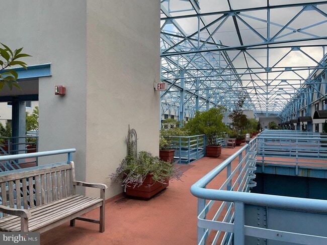 Building Photo - 7 N Christopher Columbus Blvd